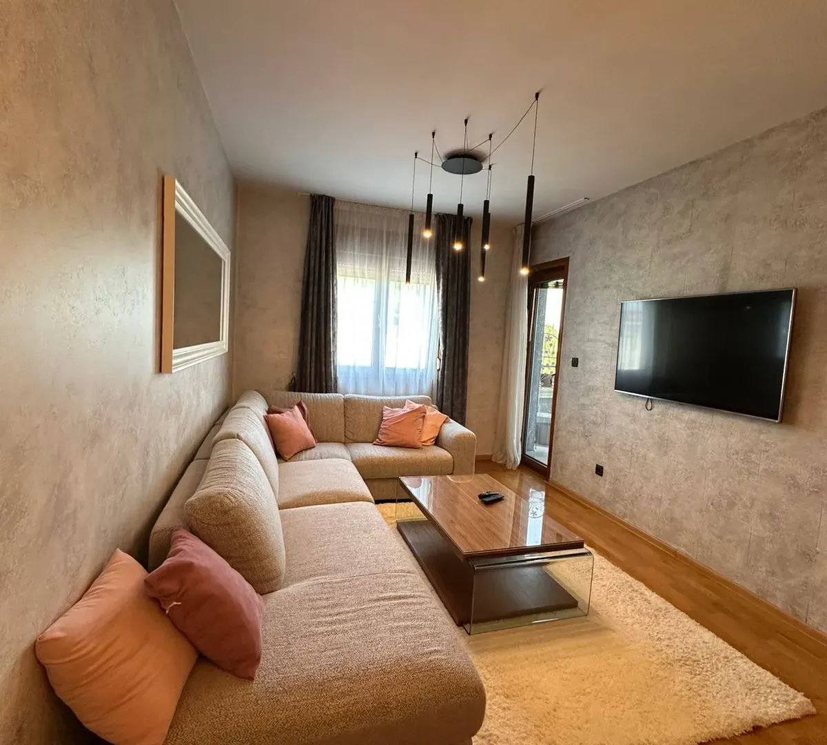 Izdavanje, dvosoban stan, 60m², Pobrežje, Podgorica