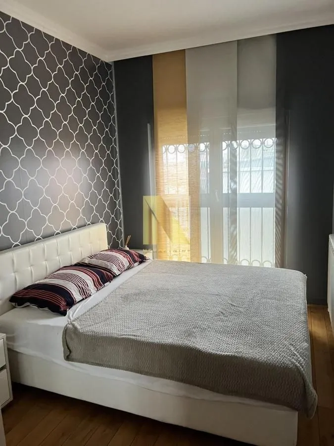 Izdavanje, trosoban stan, 62m², Centar, Novi Sad