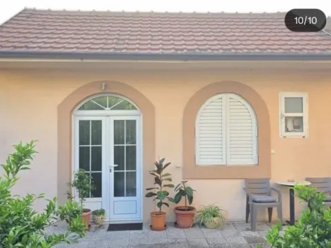 Izdavanje, kuća, 40m², Stari Aerodrom, Podgorica - image 1