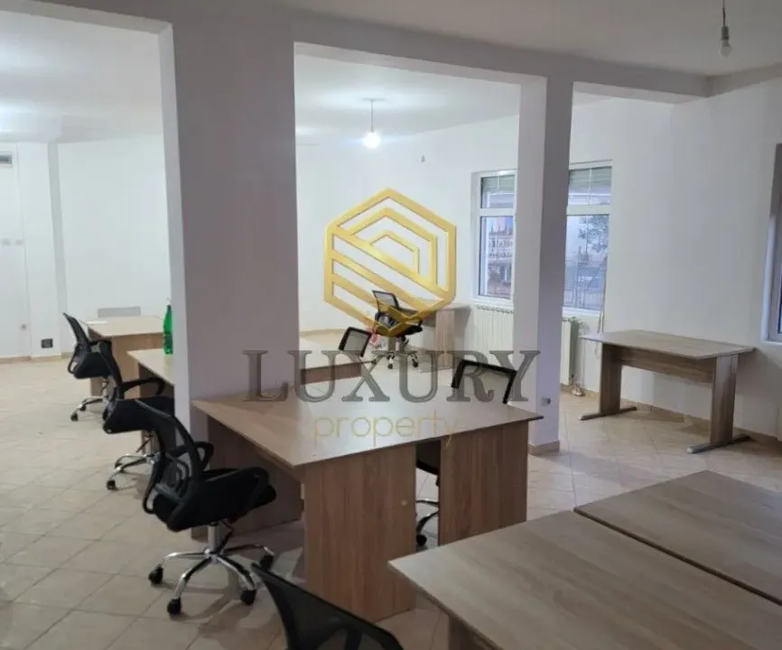 Izdavanje, dvosoban stan, 100m², Zlatica, Podgorica