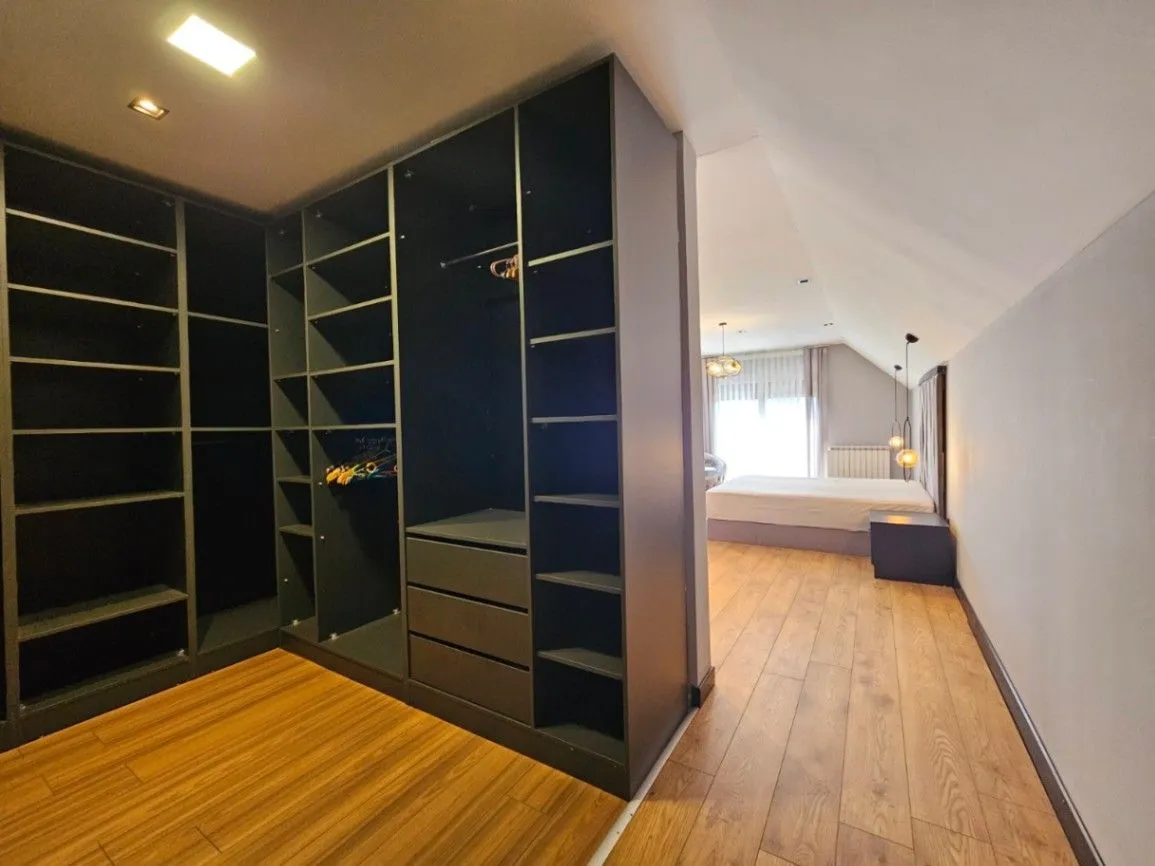 Izdavanje, kuća, 380m², Zeta, Podgorica