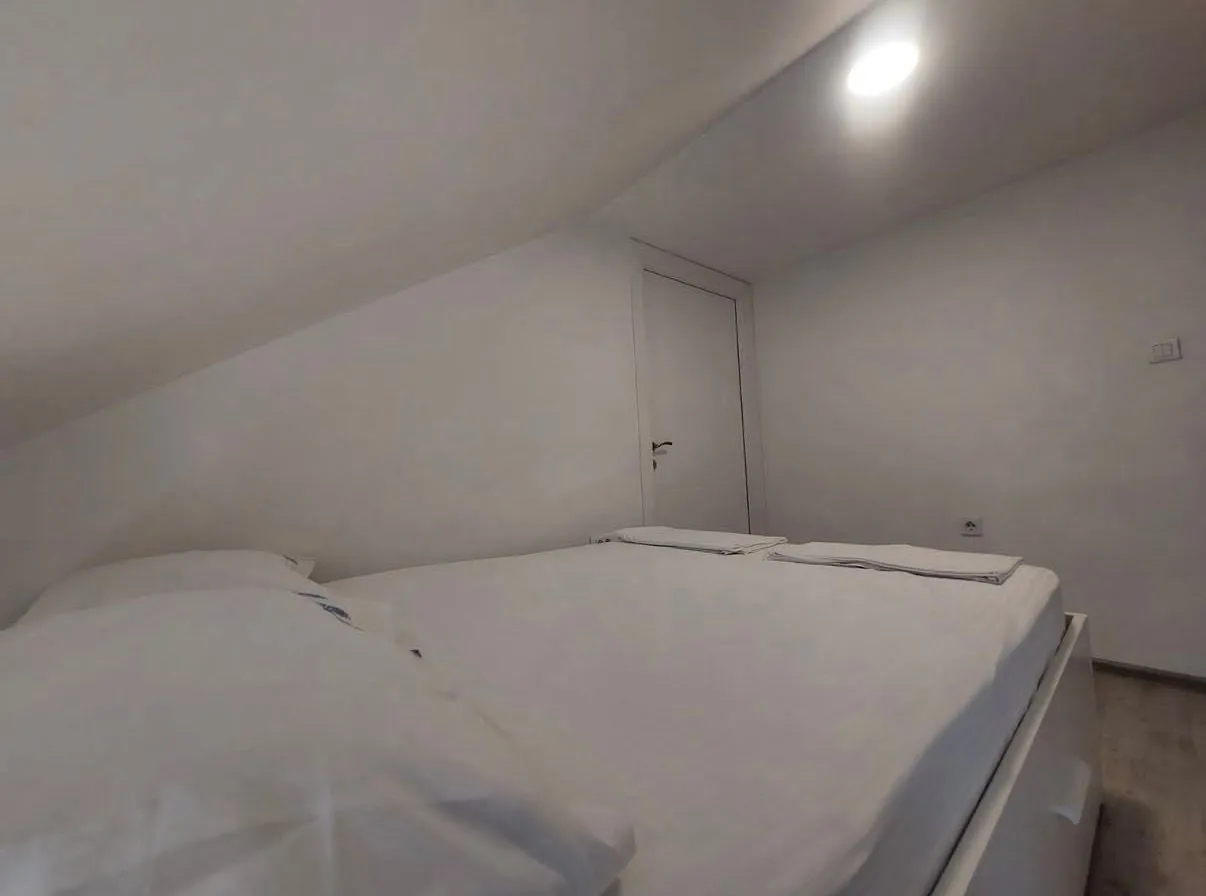 Izdavanje, dvosoban stan, 40m², Mažina, Tivat