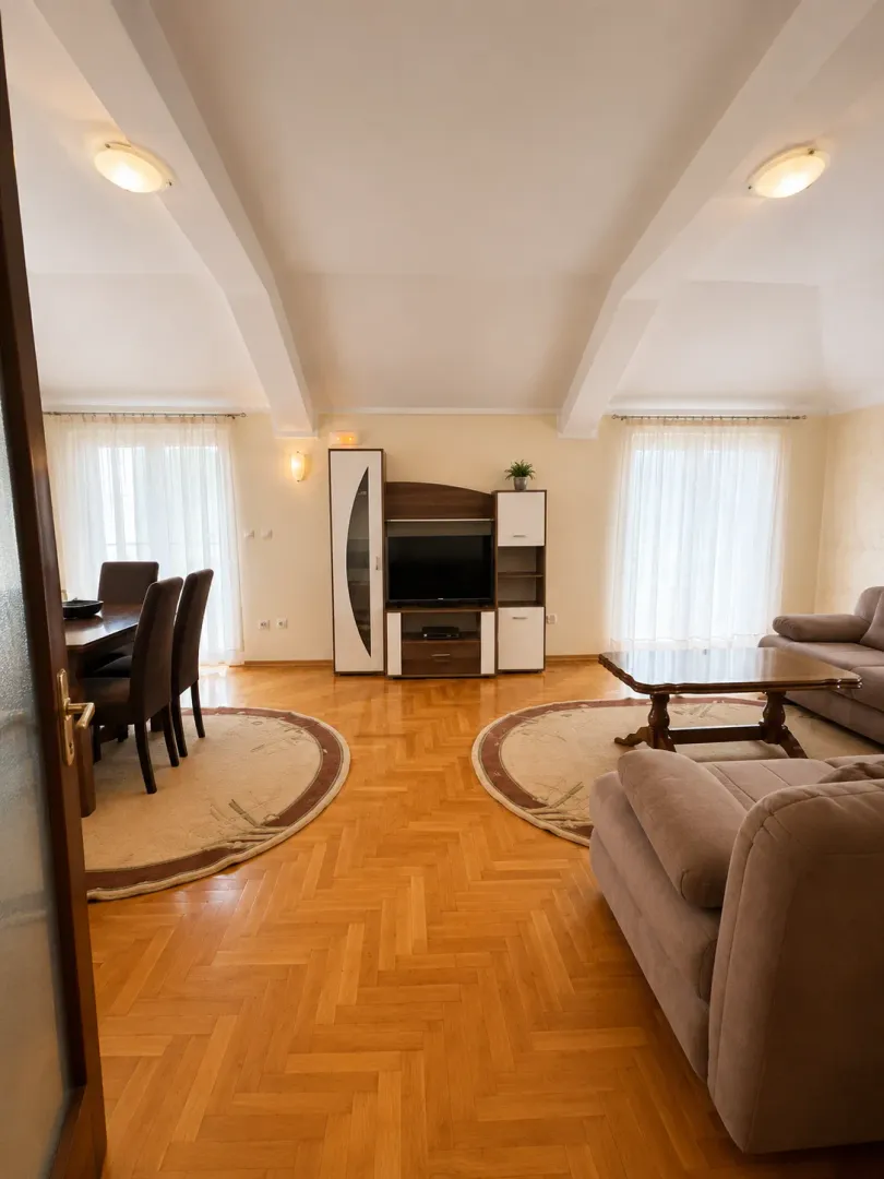 Rent, four bedroom apartment, 150m², Stari Aerodrom, Podgorica