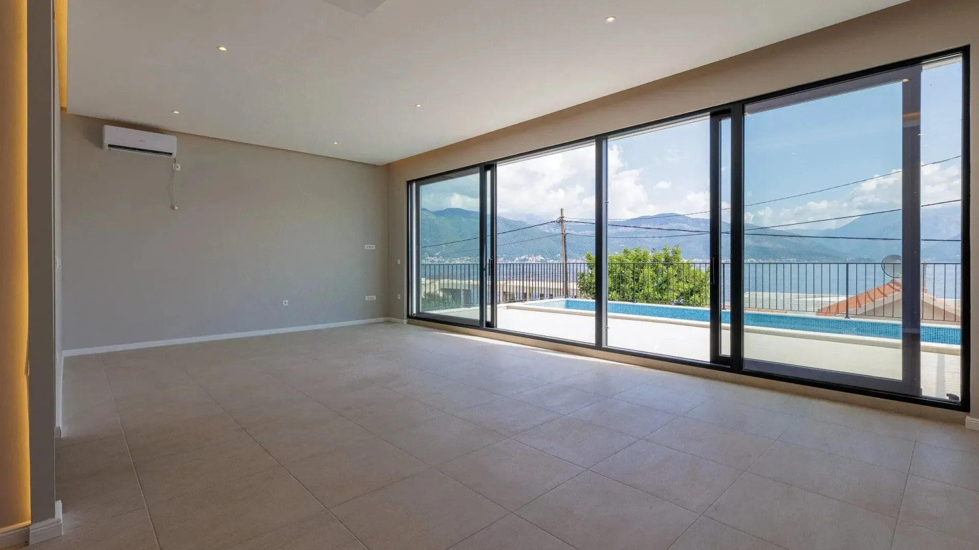 Prodaja, kuća, 200m², Tivat, Crna Gora