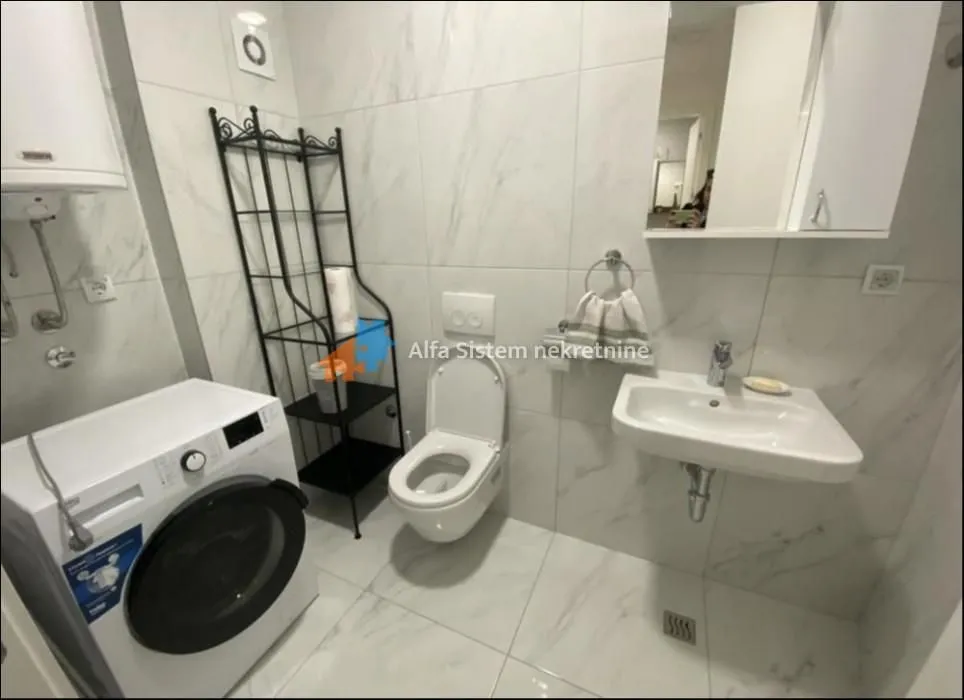 Izdavanje, stan, 77m², Vračar Sve Podlokacije, Beograd