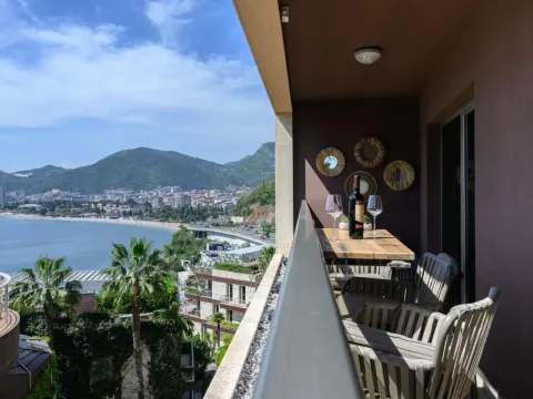 Izdavanje, dvosoban stan, 95m², Bečići, Budva