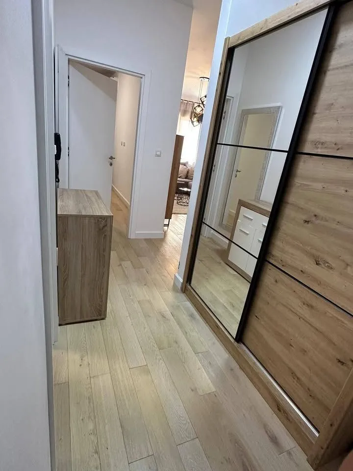 Izdavanje, jednosoban stan, 65m², Soho City, Bar