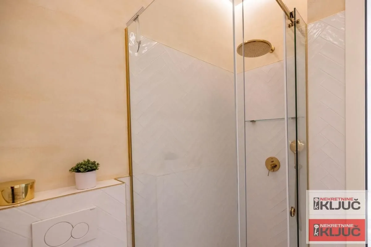 Izdavanje, četvorosoban stan, 135m², Tatarsko brdo, Petrovaradin