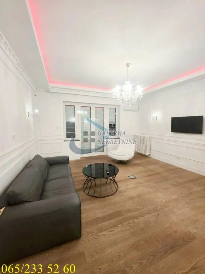 Izdavanje, poslovni prostor, 180m², Savski Venac, Beograd