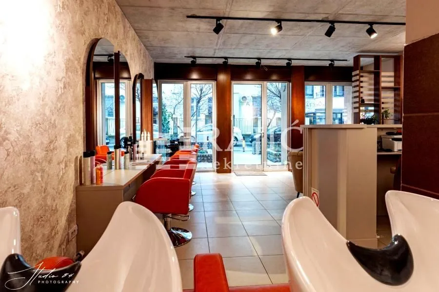 Rent, office space, 120m², Čubura, Beograd