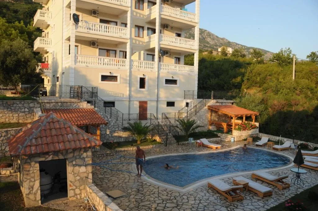 Sale, house, 1000m², Markovići, Budva