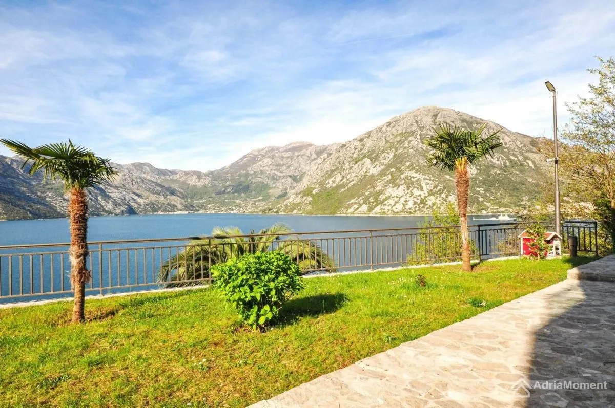 Prodaja, dvosoban stan, 68m², Kostanjica, Kotor