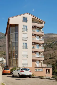 Prodaja, četvorosoban stan, 150m², Bečići, Budva - image 12