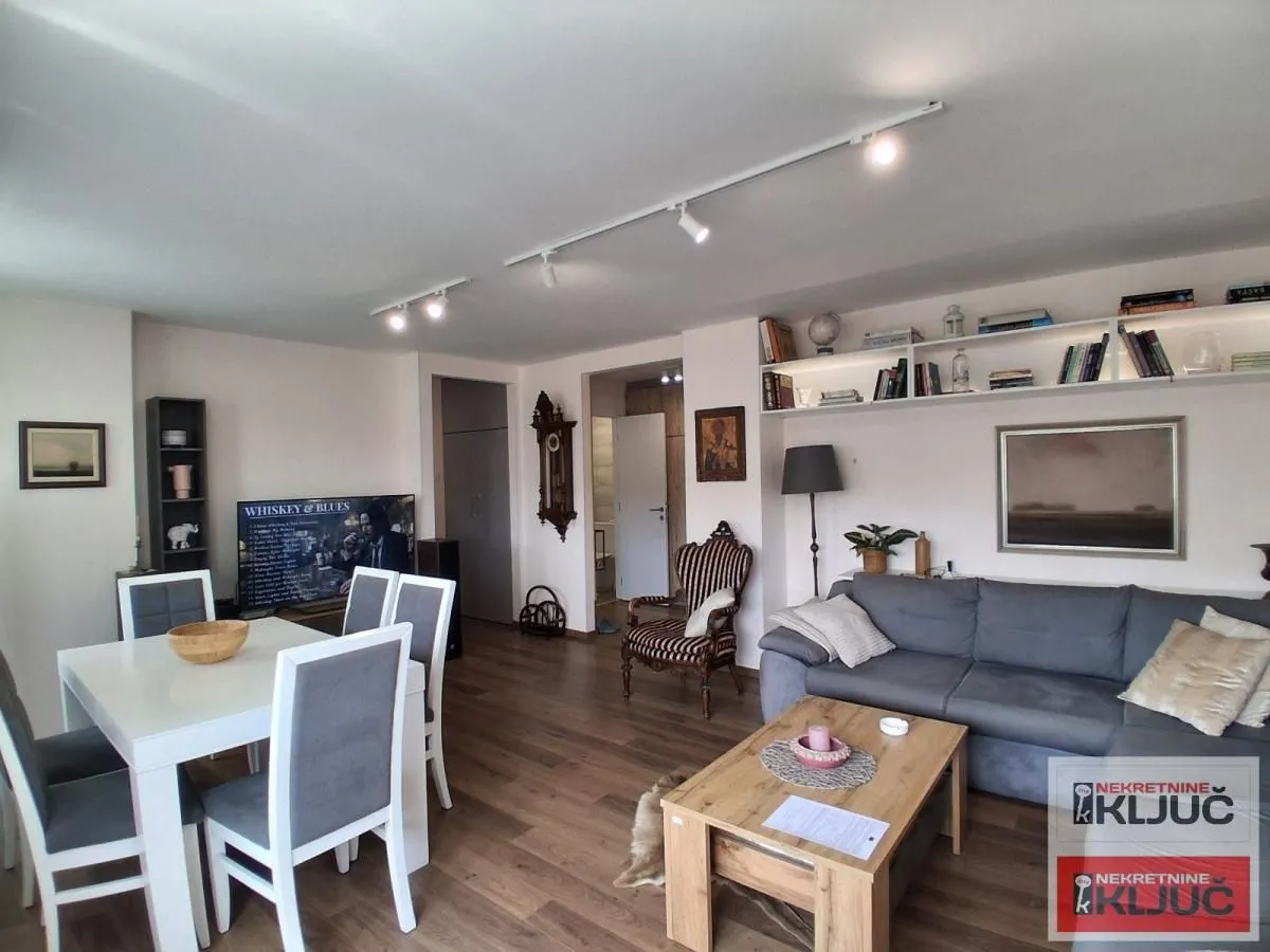 Prodaja, trosoban stan, 76m², Socijalno, Novi Sad Sve Podlokacije