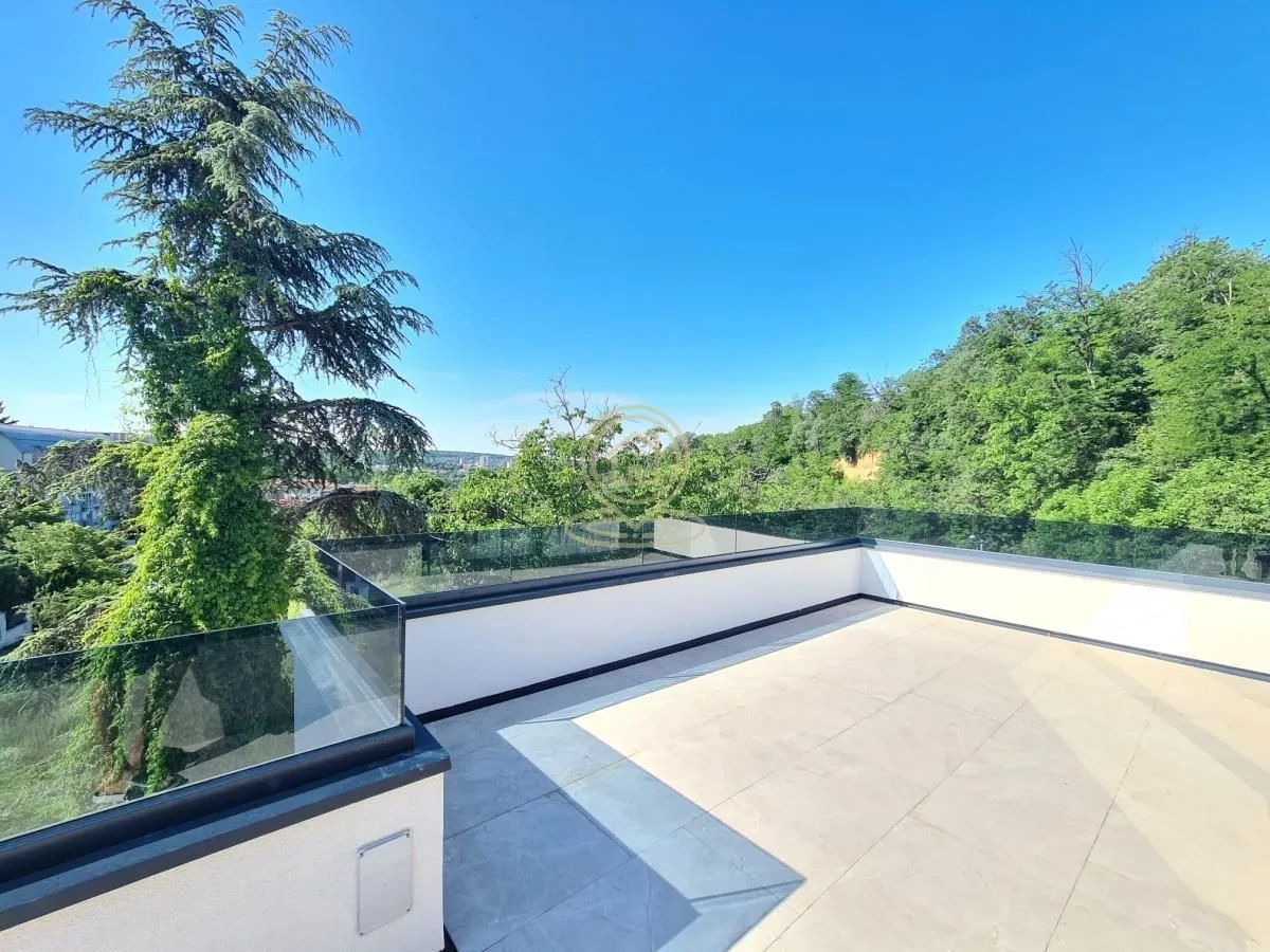 Izdavanje, trosoban stan, 200m², Savski Venac, Beograd