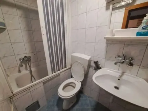 Izdavanje, dvosoban stan, 74m², Stari Aerodrom, Podgorica - image 8