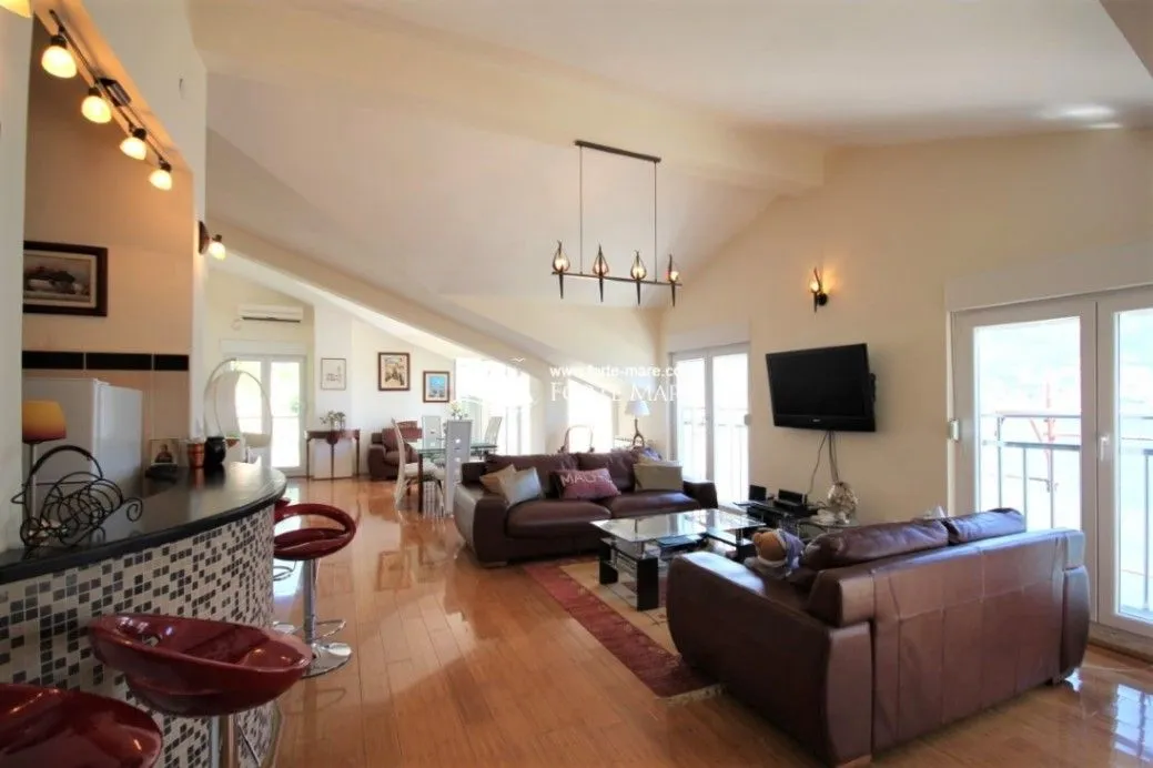 Prodaja, četvorosoban stan, 127m², Njivice, Herceg Novi