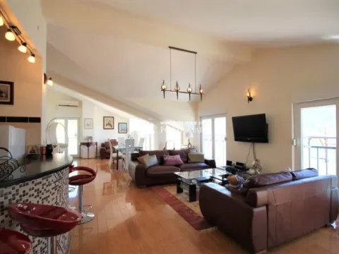 Prodaja, četvorosoban stan, 127m², Njivice, Herceg Novi - image 3