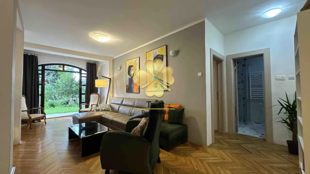 Izdavanje, trosoban stan, 120m², Gorica C, Podgorica