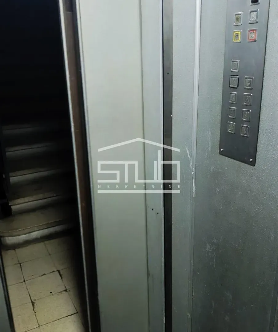 Izdavanje, dvosoban stan, 39m², Vračar Sve Podlokacije, Beograd