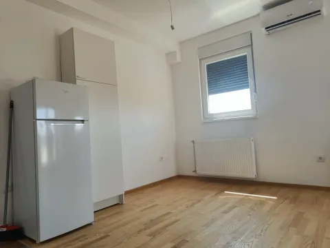 Rent, two bedroom apartment, 54m², Kaluđerica, Beograd - image 5