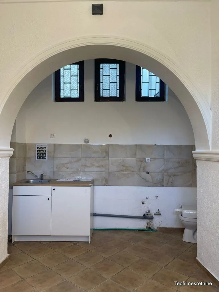 Rent, office space, 260m², Novi Sad, Srbija