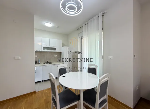 Izdavanje, jednosoban stan, 47m², City Kej, Podgorica