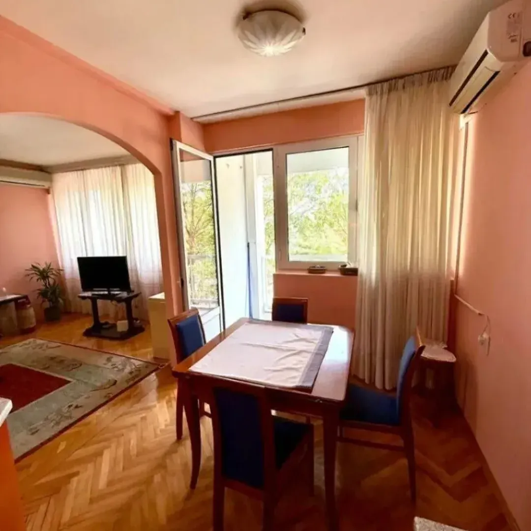 Prodaja, trosoban stan, 100m², Pejton, Podgorica