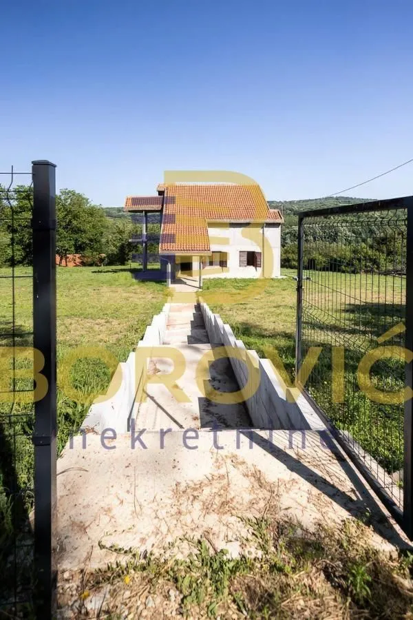 Prodaja, kuća, 204m², Voždovac Sve Podlokacije, Beograd