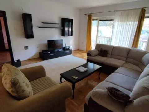 Rent, house, 130m², Tološi, Podgorica