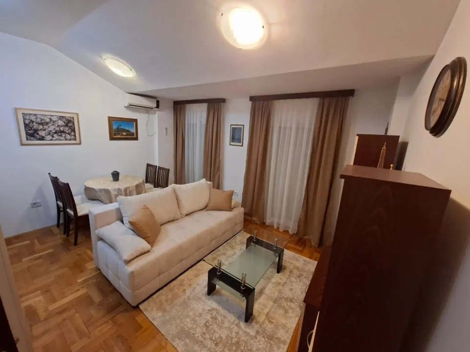 Izdavanje, jednosoban stan, 40m², Krivi Most, Podgorica