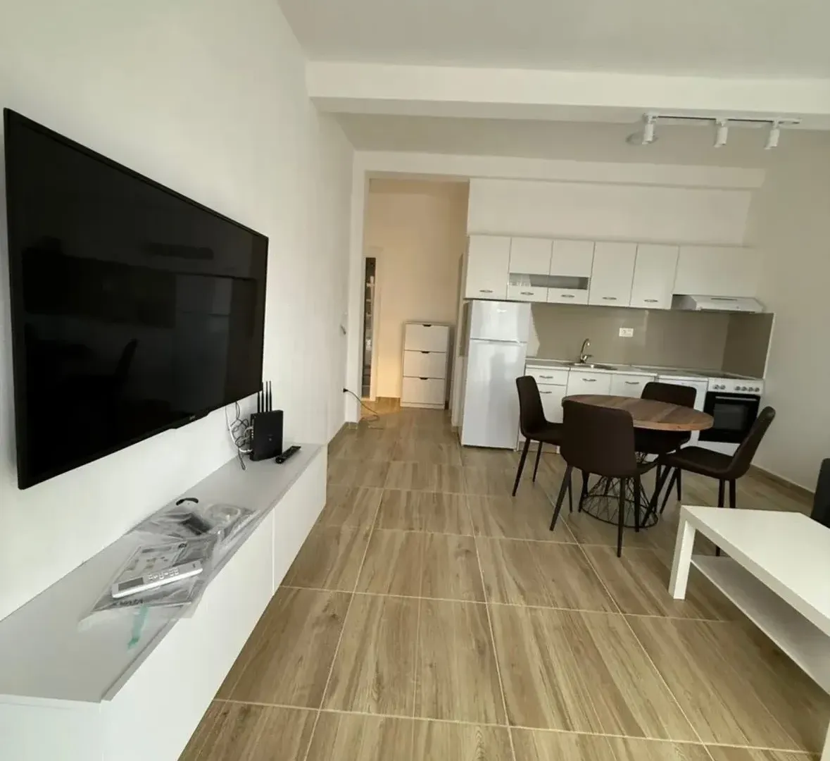 Izdavanje, jednosoban stan, 55m², Gradiošnica, Tivat