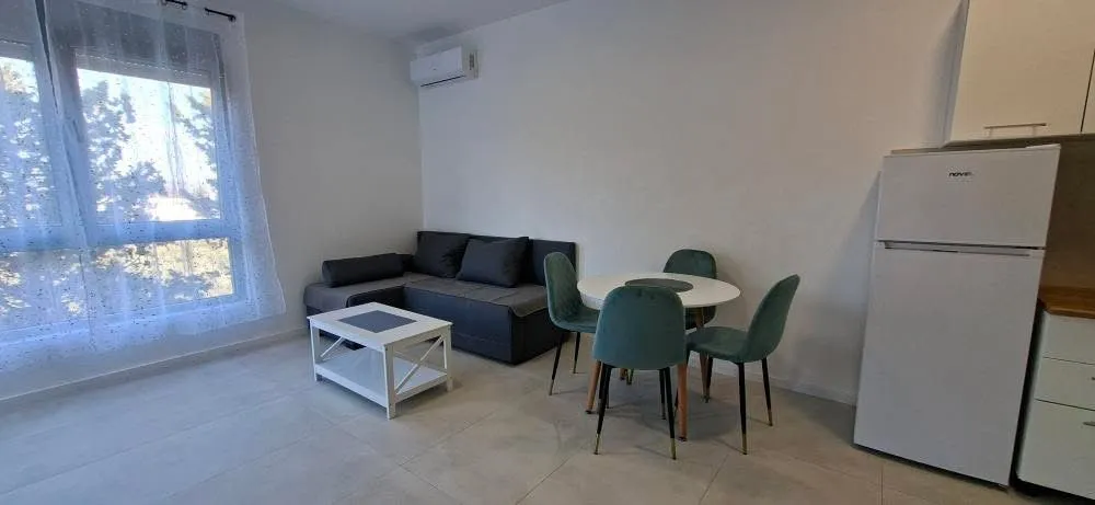 Izdavanje, jednosoban stan, 40m², Centar, Ulcinj