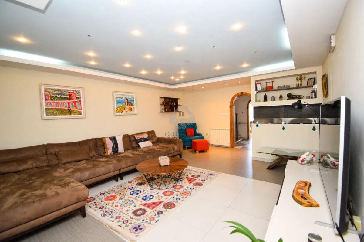 Rent, house, 200m², Gorica C, Podgorica