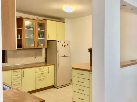 Izdavanje, trosoban stan, 110m², Gorica C, Podgorica - image 7