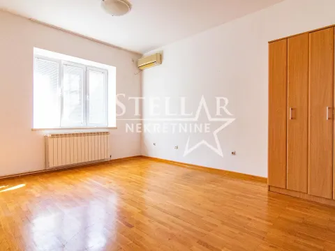 Izdavanje, poslovni prostor, 65m², Centar, Podgorica - image 5