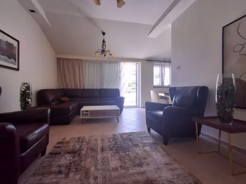 Izdavanje, stan, 115m², Momišići, Podgorica
