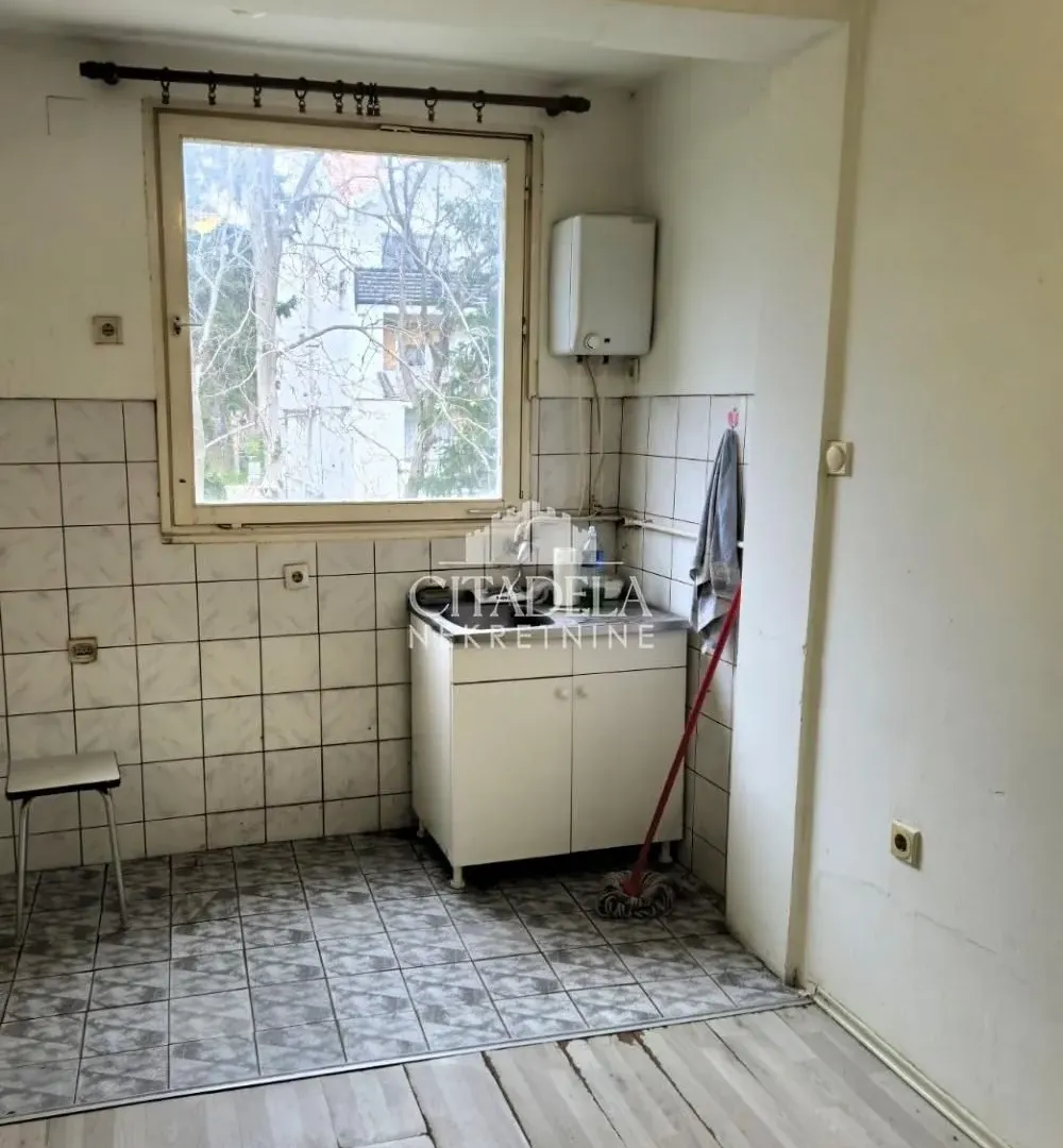Prodaja, trosoban stan, 75m², Cerak, Beograd