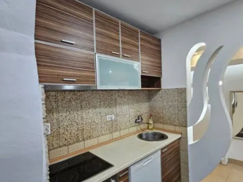 Izdavanje, dvosoban stan, 70m², Stari Aerodrom, Podgorica - image 4