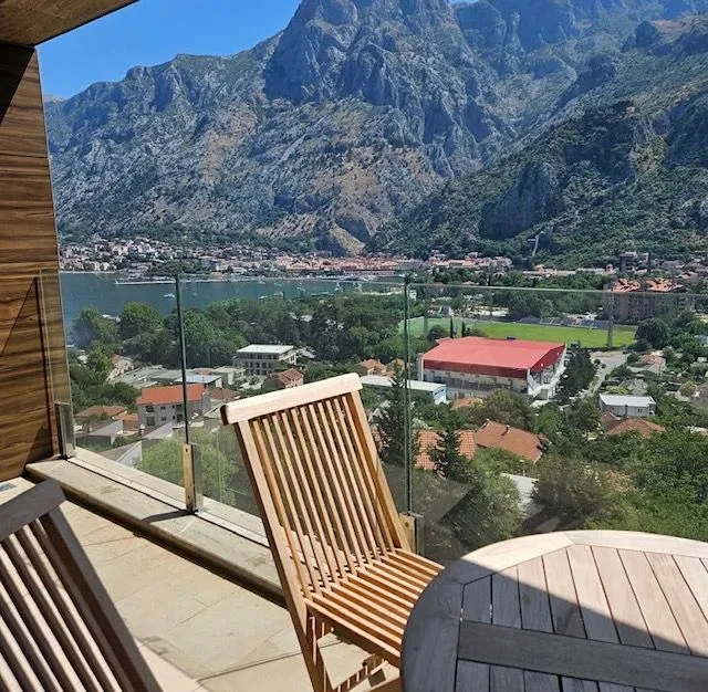 Rent, two bedroom apartment, 70m², Škaljari, Kotor