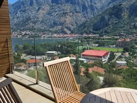 Izdavanje, dvosoban stan, 70m², Škaljari, Kotor - image 4