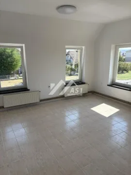 Empty room with floor tiles and three windows. - image 2