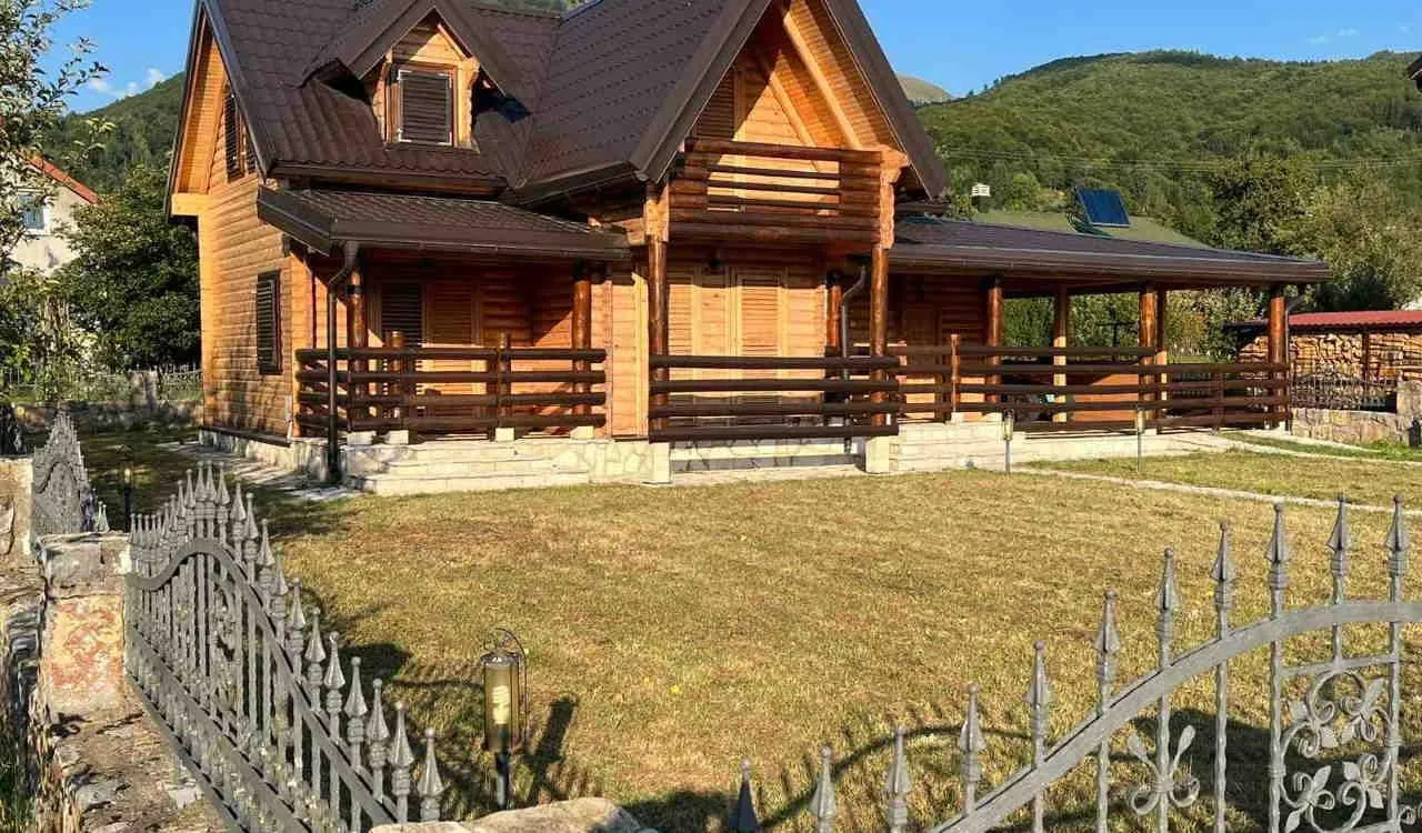 Prodaja, kuća, 180m², Centar, Kolašin