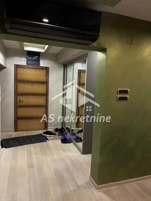 Izdavanje, stan, 160m², Filmski Grad, Beograd