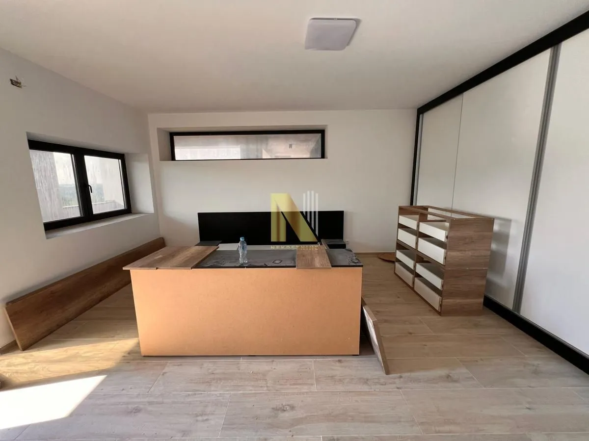 Prodaja, kuća, 591m², Sremska Kamenica, Petrovaradin