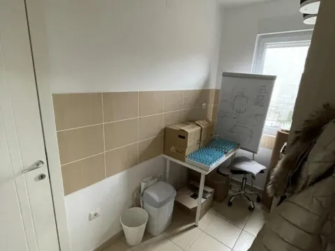 Izdavanje, dvosoban stan, 50m², Centar, Novi Sad - image 8