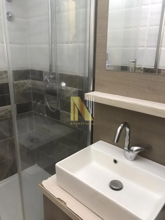 Prodaja, stan, 130m², Grbavica, Novi Sad Sve Podlokacije