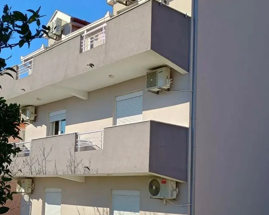 Izdavanje, jednosoban stan, 38m², Baošići, Herceg Novi