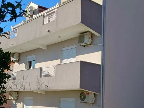 Izdavanje, jednosoban stan, 38m², Baošići, Herceg Novi - image 1