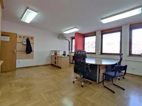 Izdavanje, poslovni prostor, 43m², Šumice, Beograd - image 2